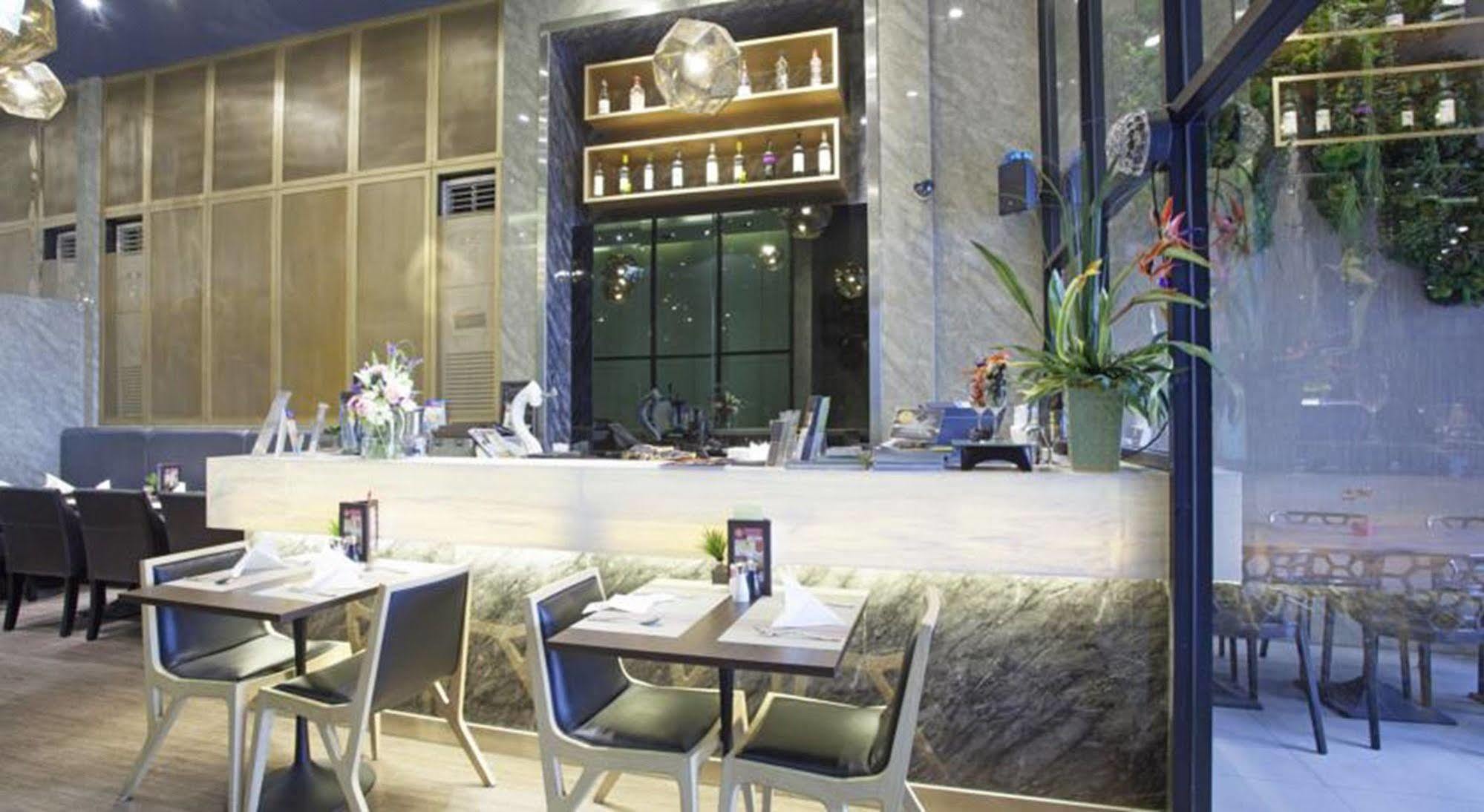 V Residence Bangkok Exterior foto